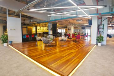 Sekitar 26 Enterprise Service Office Got 1-50 pax 