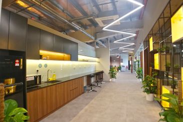 Sekitar 26 Enterprise Service Office Got 1-50 pax 