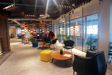 Sekitar 26 Enterprise Service Office Got 1-50 pax 