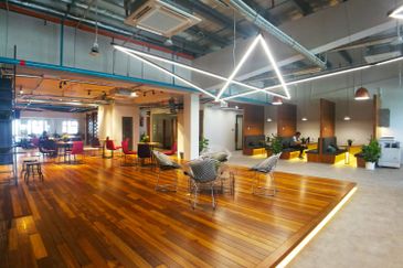 Sekitar 26 Enterprise Service Office Got 1-50 pax 