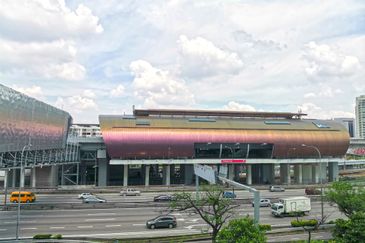 UOA Business Park Fully Furnished Office Near LRT