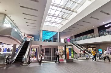 Menara UOA Bangsar Retail Space Link to LRT 3691sf