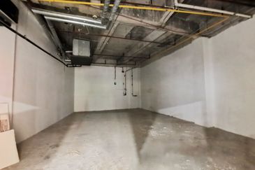 Quill City Mall LG Retail Unit Facing Supermarket 