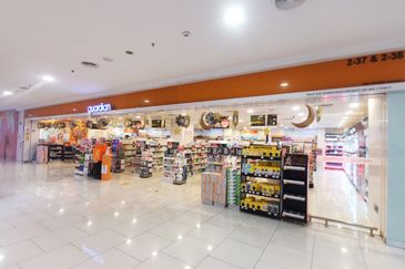 Quill City Mall LG Retail Unit Facing Supermarket 