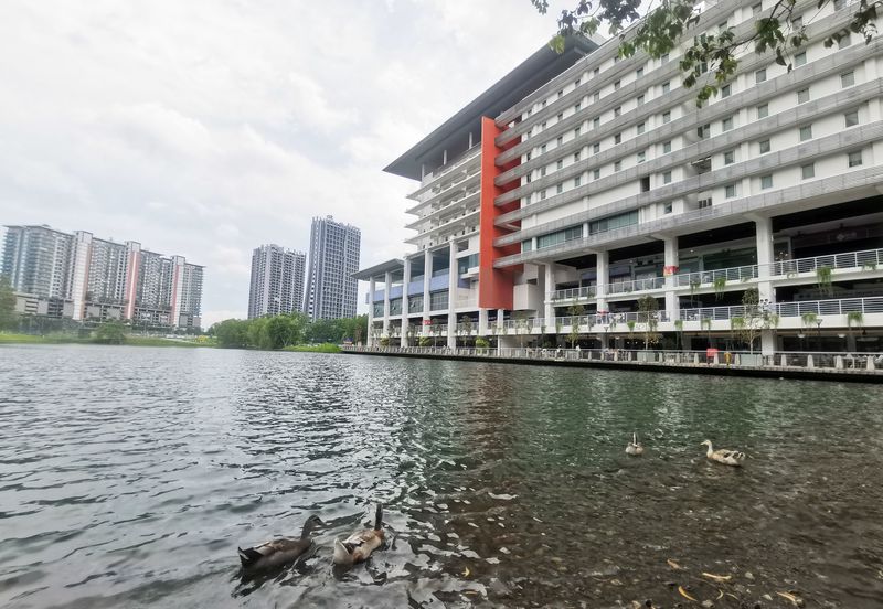 Syopz Mall Taylor’s Lakeside Bandar Sunway Serviced Office Available For 1-30 pax use Fully Furnised