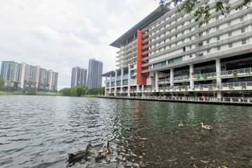 Syopz Mall Taylor’s Lakeside Bandar Sunway Serviced Office Available For 1-30 pax use Fully Furnised