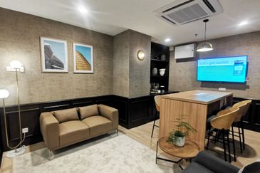 Syopz Mall Taylor’s Lakeside Serviced Office For 20 pax use Fully Furnished
