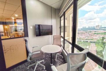  8 First Avenue @ Bandar Utama Serviced Office Available For 1-50 pax use MD Status Link to MRT Station