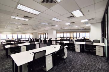  8 First Avenue @ Bandar Utama Serviced Office Available For 1-50 pax use MD Status Link to MRT Station
