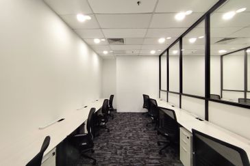  8 First Avenue @ Bandar Utama Serviced Office For 10 pax use MD Status Link to MRT Station