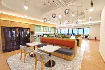  8 First Avenue @ Bandar Utama Serviced Office For 10 pax use MD Status Link to MRT Station