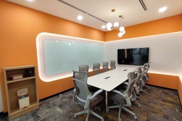  8 First Avenue @ Bandar Utama Serviced Office For 10 pax use MD Status Link to MRT Station