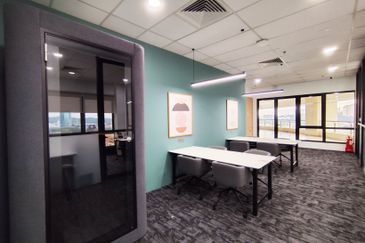  8 First Avenue @ Bandar Utama Serviced Office For 10 pax use MD Status Link to MRT Station