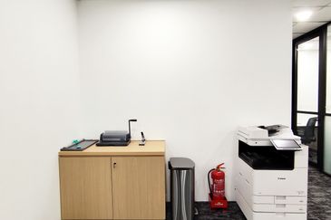  8 First Avenue @ Bandar Utama Serviced Office For 10 pax use MD Status Link to MRT Station