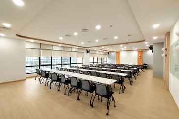  8 First Avenue @ Bandar Utama Serviced Office For 10 pax use MD Status Link to MRT Station