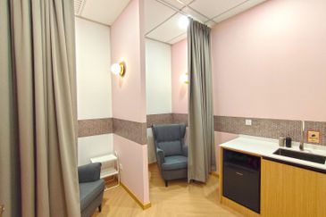  8 First Avenue @ Bandar Utama Serviced Office For 10 pax use MD Status Link to MRT Station