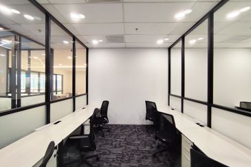  8 First Avenue @ Bandar Utama Serviced Office Available For 44 pax use MD Status Link to MRT Station