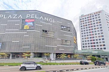 Menara Pelangi @ Johor Bahru Serviced Office For 10 pax use Connected to Plaza Pelangi mall