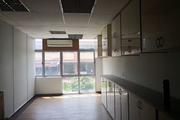 PJ SS3 Freehold 3.5 Storey Shop Office For Sale