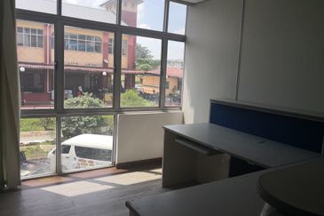 PJ SS3 Freehold 3.5 Storey Shop Office For Sale