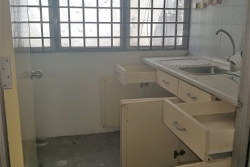 PJ SS3 Freehold 3.5 Storey Shop Office For Sale