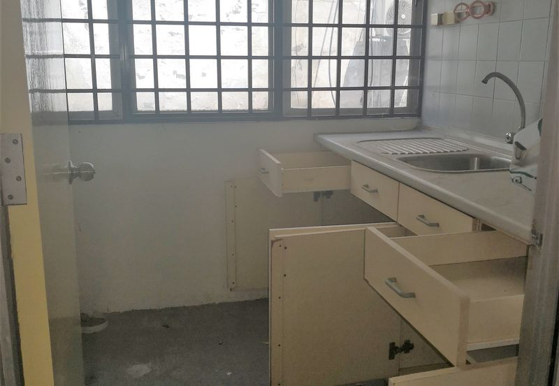 PJ SS3 Freehold 3.5 Storey Shop Office For Sale