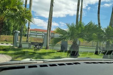 Sungai Gumut ( Lembah Beringin )