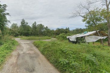 Sungai Gumut ( Lembah Beringin )