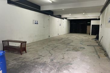 😍2 Sty Endlot Shop at Sri Andalas for Sales RM750,000