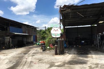 Jenjarom 2acres Industrial land for Rent