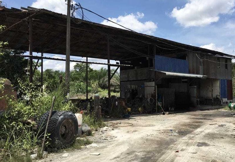 Jenjarom 2acres Industrial land for Rent