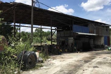 Jenjarom 2acres Industrial land for Rent