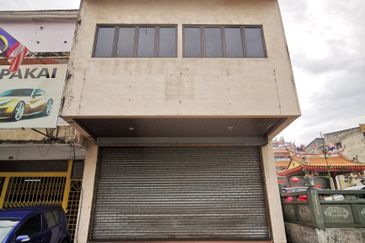 Jalan Kapar 2+1 Storey Shop Office 加浦路吉店整栋出租  6r 3b 20x100sqft Endlot  Shuttle door with Motor  Lift can access from Ground floor to 3rd floor
