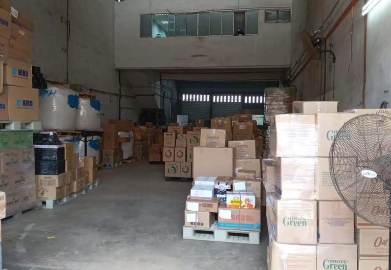 WTS Puchong 1.5 storeyTerrace link factory 一层半工厂排  Puchong 一层半工厂排厂出售卖  Bandar Bukit Puchong, 47120 Puchong.  -Sale RM2.35m.  -Current rental Rm5,600. 