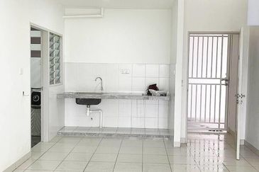 Apartment De' Kiara, Setia Alam, Selangor Shah Alam 莎阿南公寓便宜出售 😍