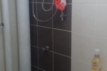 FOR SALE Pangsapuri De Bayu @ Setia Alam U13 Shah Alam 莎阿南公寓出售,适合投资出租 