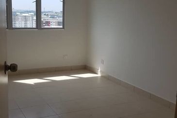 FOR SALE Pangsapuri De Bayu @ Setia Alam U13 Shah Alam 莎阿南公寓出售,适合投资出租 