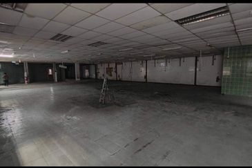 Single storey Semi D Factory at Seksyen 16, Shah Alam. 莎阿楠工厂出租❗❗ LA : 14,800sf (74’ x 200’) BU : 74’x150’ + Small Office, Approximately 12,000 sqft (I