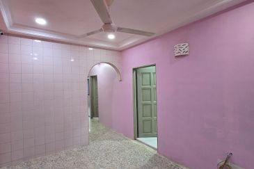 (Full loan & No Flood！！😍) Sentosa,Klang.  Single storey house for sales. 20x55 3 Bedrooms 1 Bathroom  Fully Renovated with Plaster ceiling, 