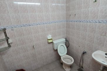 (Full loan & No Flood！！😍) Sentosa,Klang.  Single storey house for sales. 20x55 3 Bedrooms 1 Bathroom  Fully Renovated with Plaster ceiling, 