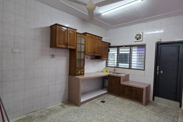 (Full loan & No Flood！！😍) Sentosa,Klang.  Single storey house for sales. 20x55 3 Bedrooms 1 Bathroom  Fully Renovated with Plaster ceiling, 