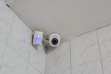 (Full loan & No Flood！！😍) Sentosa,Klang.  Single storey house for sales. 20x55 3 Bedrooms 1 Bathroom  Fully Renovated with Plaster ceiling, 