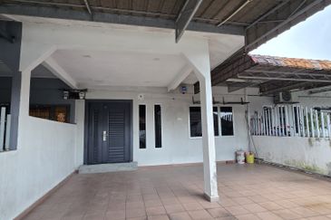 (Full loan & No Flood！！😍) Sentosa,Klang.  Single storey house for sales. 20x55 3 Bedrooms 1 Bathroom  Fully Renovated with Plaster ceiling, 