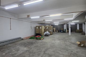 Shah Alam Corner factory.Can own use/invest. 5-6%ROI, Freehold 