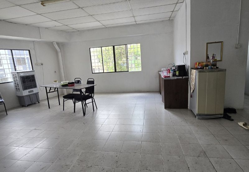 Shah Alam Corner factory.Can own use/invest. 5-6%ROI, Freehold 