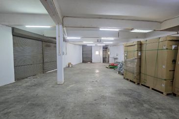 Shah Alam Corner factory.Can own use/invest. 5-6%ROI, Freehold  Shah Alam. 6714sqft