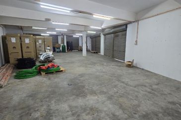 Shah Alam Corner factory.Can own use/invest. 5-6%ROI, Freehold  Shah Alam. 6714sqft