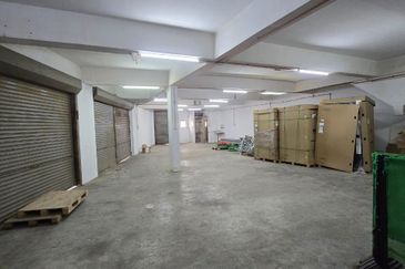 Shah Alam Corner factory.Can own use/invest. 5-6%ROI, Freehold  Shah Alam. 6714sqft