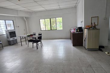 Shah Alam Corner factory.Can own use/invest. 5-6%ROI, Freehold  Shah Alam. 6714sqft