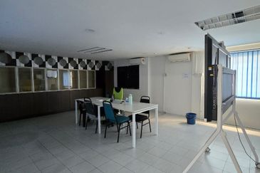 Shah Alam Corner factory.Can own use/invest. 5-6%ROI, Freehold  Shah Alam. 6714sqft